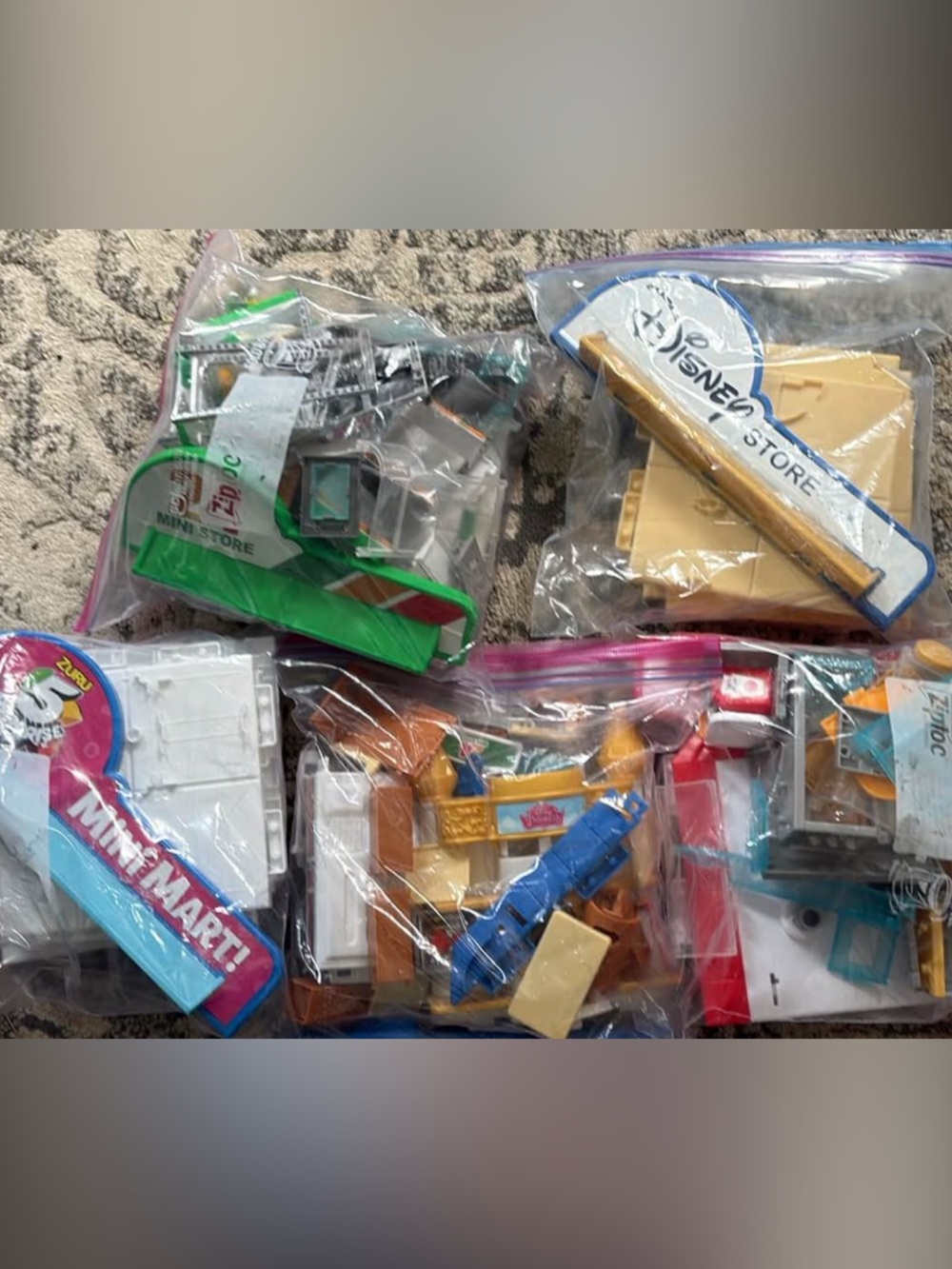 Assorted Miniature Playset Pieces - Mixed Colors